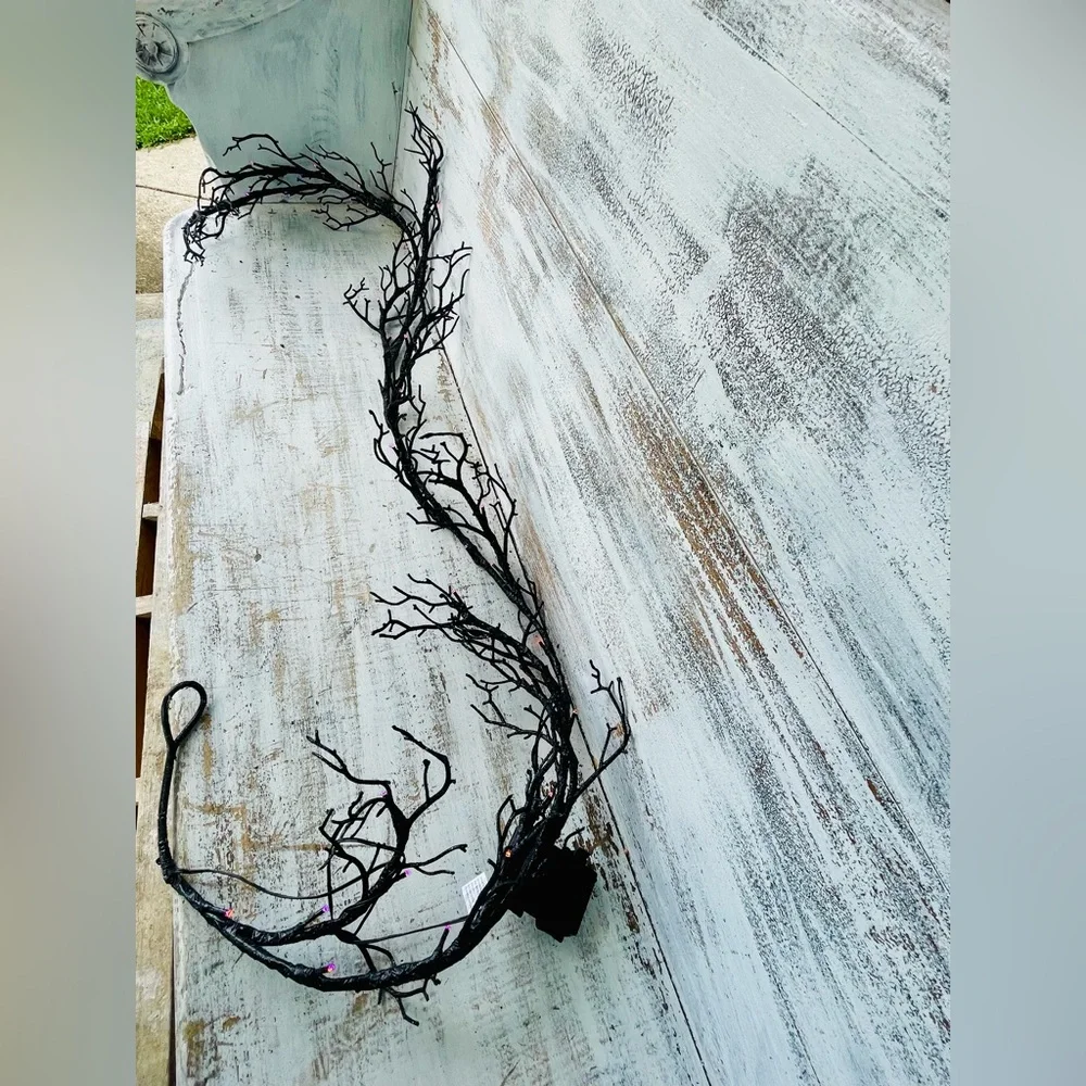 *Black Glitter Lighted Halloween Garland